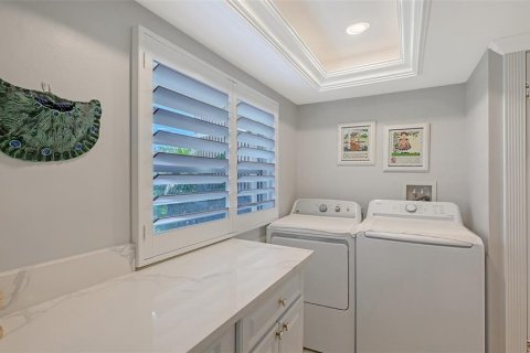 Condo in Longboat Key, Florida, 2 bedrooms № 2221431 - photo 9