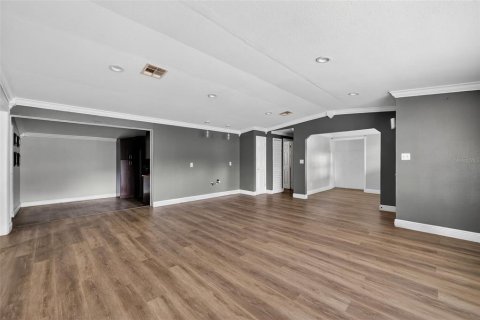 Commercial property in Tampa, Florida 8 bedrooms, 279.36 sq.m. № 2095478 - photo 11