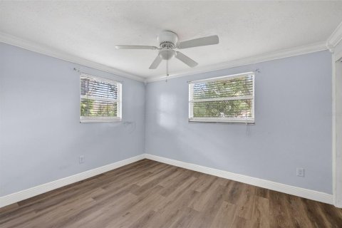 Commercial property in Tampa, Florida 8 bedrooms, 279.36 sq.m. № 2095478 - photo 17