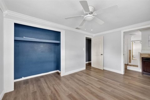 Commercial property in Tampa, Florida 8 bedrooms, 279.36 sq.m. № 2095478 - photo 18