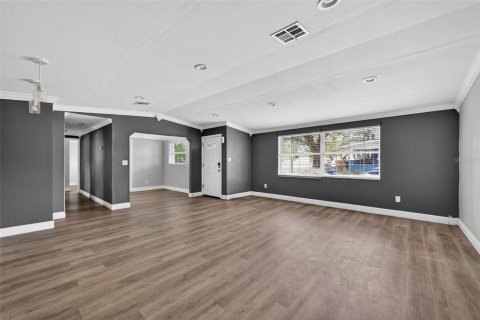 Commercial property in Tampa, Florida 8 bedrooms, 279.36 sq.m. № 2095478 - photo 12