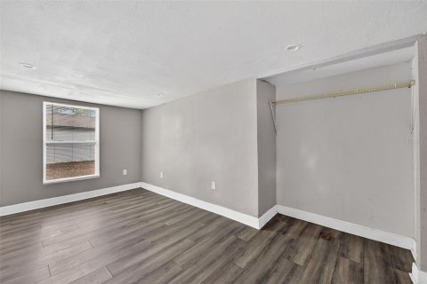 Commercial property in Tampa, Florida 8 bedrooms, 279.36 sq.m. № 2095478 - photo 26