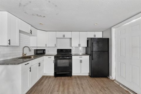 Commercial property in Tampa, Florida 8 bedrooms, 279.36 sq.m. № 2095478 - photo 23