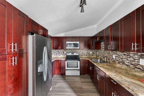 Commercial property in Tampa, Florida 8 bedrooms, 279.36 sq.m. № 2095478 - photo 13