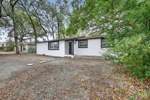 Commercial property in Tampa, Florida 8 bedrooms, 279.36 sq.m. № 2095478 - photo 2