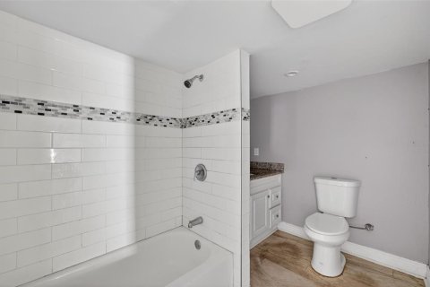 Commercial property in Tampa, Florida 8 bedrooms, 279.36 sq.m. № 2095478 - photo 24