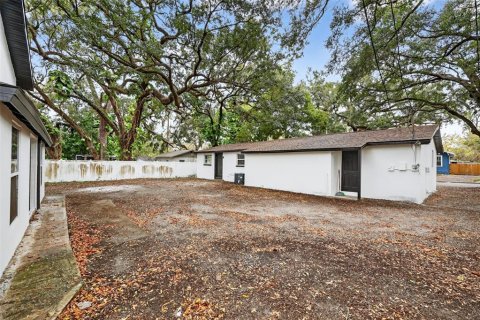 Commercial property in Tampa, Florida 8 bedrooms, 279.36 sq.m. № 2095478 - photo 8
