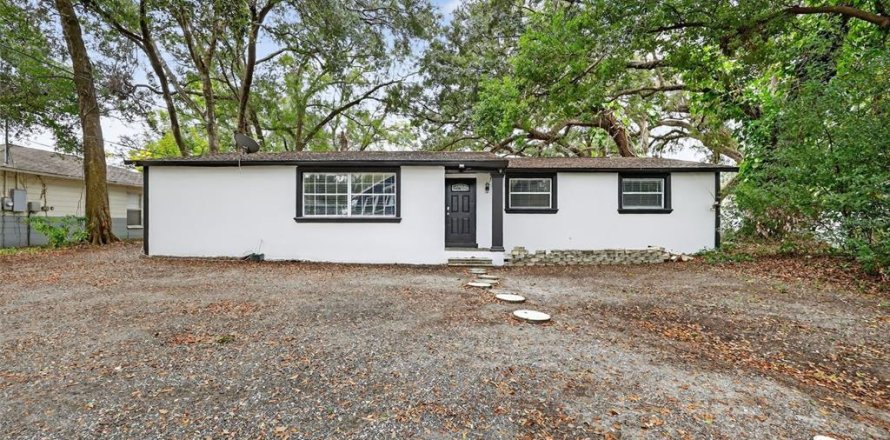 Commercial property in Tampa, Florida 8 bedrooms, 279.36 sq.m. № 2095478