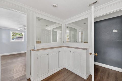 Commercial property in Tampa, Florida 8 bedrooms, 279.36 sq.m. № 2095478 - photo 21