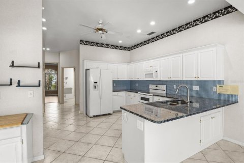 House in Lakeland, Florida 4 bedrooms, 266.63 sq.m. № 1903041 - photo 15