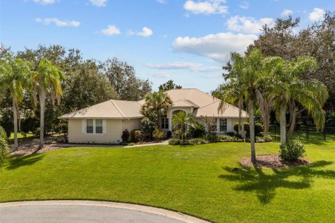 House in Lakeland, Florida 4 bedrooms, 266.63 sq.m. № 1903041 - photo 1