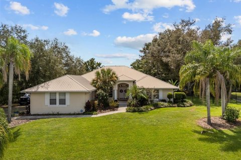 House in Lakeland, Florida 4 bedrooms, 266.63 sq.m. № 1903041 - photo 2