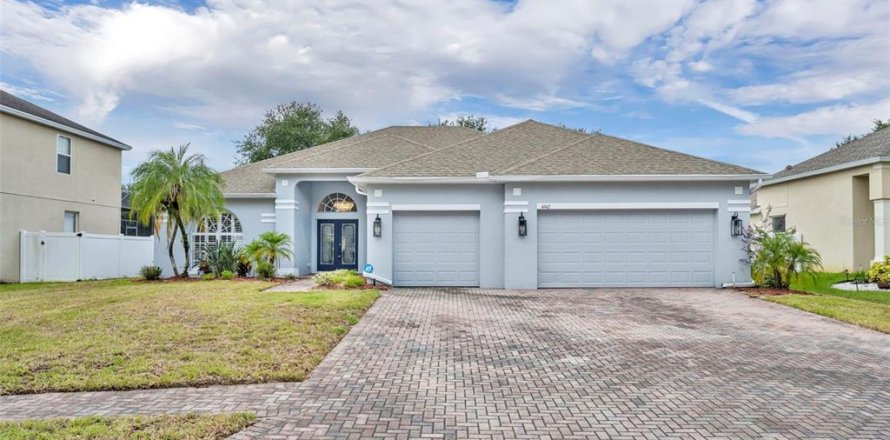 House in Orlando, Florida 4 bedrooms, 235.23 sq.m. № 1855761