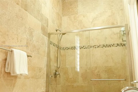 Villa ou maison à vendre à Miami, Floride: 5 chambres, 414.53 m2 № 1956038 - photo 17