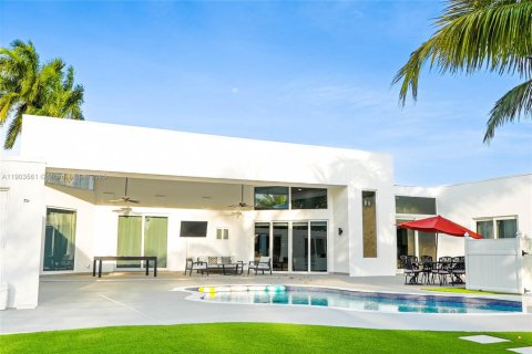 Villa ou maison à vendre à Miami, Floride: 5 chambres, 414.53 m2 № 1956038 - photo 18