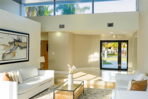 Villa ou maison à vendre à Miami, Floride: 5 chambres, 414.53 m2 № 1956038 - photo 4