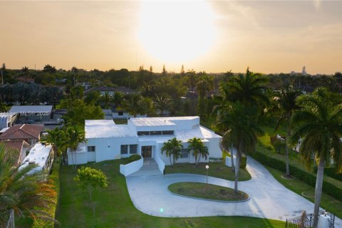 Villa ou maison à vendre à Miami, Floride: 5 chambres, 414.53 m2 № 1956038 - photo 2