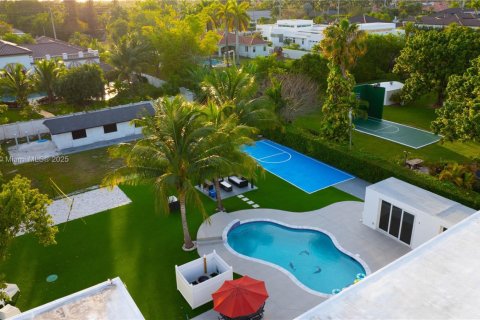 Villa ou maison à vendre à Miami, Floride: 5 chambres, 414.53 m2 № 1956038 - photo 21