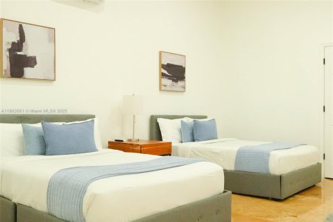 Villa ou maison à vendre à Miami, Floride: 5 chambres, 414.53 m2 № 1956038 - photo 13