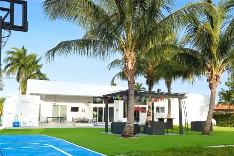 Villa ou maison à vendre à Miami, Floride: 5 chambres, 414.53 m2 № 1956038 - photo 24