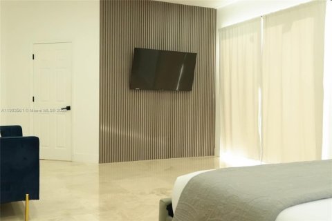 Villa ou maison à vendre à Miami, Floride: 5 chambres, 414.53 m2 № 1956038 - photo 16