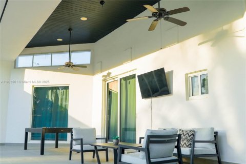 Villa ou maison à vendre à Miami, Floride: 5 chambres, 414.53 m2 № 1956038 - photo 22