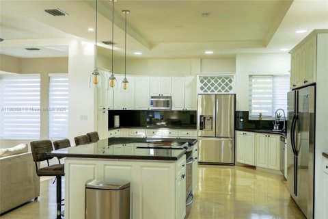 Villa ou maison à vendre à Miami, Floride: 5 chambres, 414.53 m2 № 1956038 - photo 5