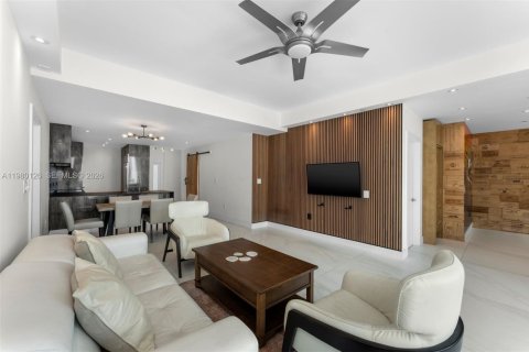 Купить кондоминиум в Майами, Флорида 4 спальни, 255.85м2, № 2049960 - фото 15