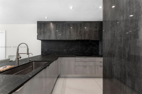 Купить кондоминиум в Майами, Флорида 4 спальни, 255.85м2, № 2049960 - фото 7