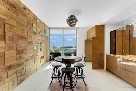 Купить кондоминиум в Майами, Флорида 4 спальни, 255.85м2, № 2049960 - фото 12