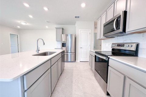 House in Davenport, Florida 4 bedrooms, 146.79 sq.m. № 1536086 - photo 7