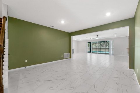 Villa ou maison à louer à Riverview, Floride: 7 chambres, 413.14 m2 № 2298465 - photo 4
