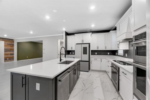 Villa ou maison à louer à Riverview, Floride: 7 chambres, 413.14 m2 № 2298465 - photo 12