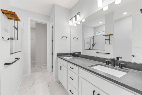 Villa ou maison à louer à Riverview, Floride: 7 chambres, 413.14 m2 № 2298465 - photo 17