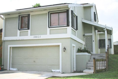 House in Cutler Bay, Florida 3 bedrooms, 153.29 sq.m. № 1985172 - photo 1