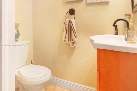 House in Cutler Bay, Florida 3 bedrooms, 153.29 sq.m. № 1985172 - photo 3