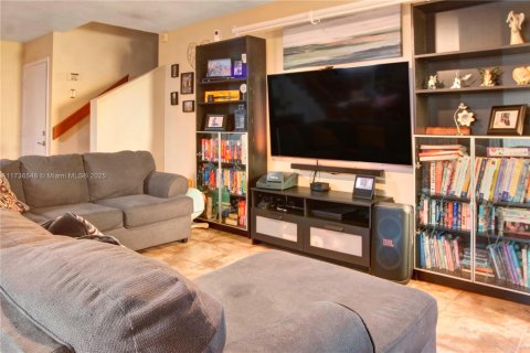 House in Cutler Bay, Florida 3 bedrooms, 153.29 sq.m. № 1985172 - photo 4