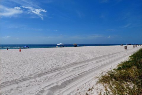 Condo in Miami Beach, Florida № 1891467 - photo 19
