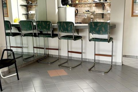 Condo in Miami Beach, Florida № 1891467 - photo 5