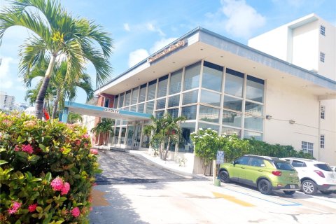 Condo in Miami Beach, Florida № 1891467 - photo 12