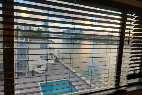 Condo in Miami Beach, Florida № 1891467 - photo 10