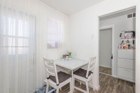 Condo in Hallandale Beach, Florida, 1 bedroom  № 1730045 - photo 10