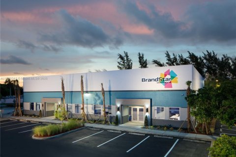 Propiedad comercial en venta en Deerfield Beach, Florida № 1868592 - foto 1