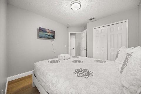 House in Kissimmee, Florida 4 bedrooms, 210.98 sq.m. № 2105881 - photo 27