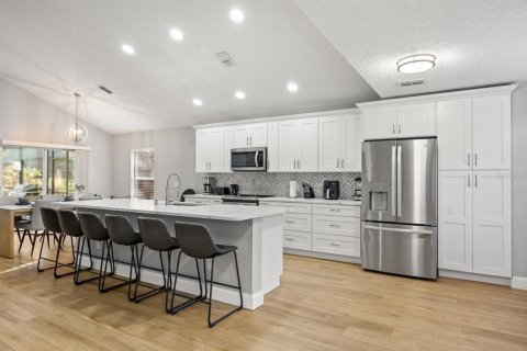 House in Kissimmee, Florida 4 bedrooms, 210.98 sq.m. № 2105881 - photo 7