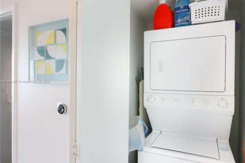 Copropriété à louer à Miami, Floride: 2 chambres, 102.1 m2 № 1922671 - photo 14