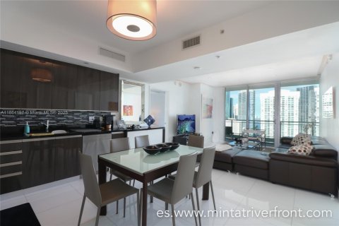 Copropriété à louer à Miami, Floride: 2 chambres, 102.1 m2 № 1922671 - photo 1