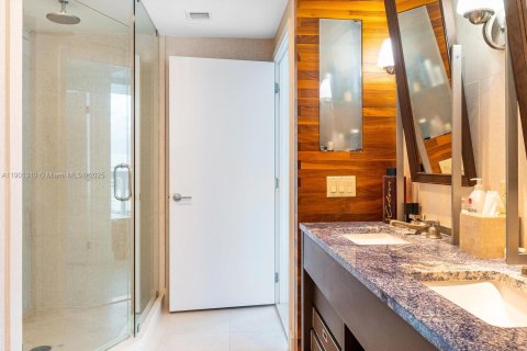 Condo in Miami Beach, Florida, 1 bedroom  № 1951672 - photo 14