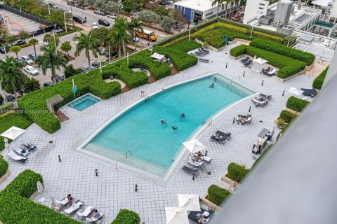 Condo in Miami Beach, Florida, 1 bedroom  № 1951672 - photo 17