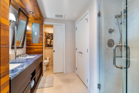 Condo in Miami Beach, Florida, 1 bedroom  № 1951672 - photo 13